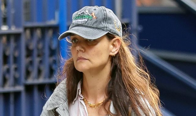 Katie Holmes goes makeup free while out in New York City - English ...