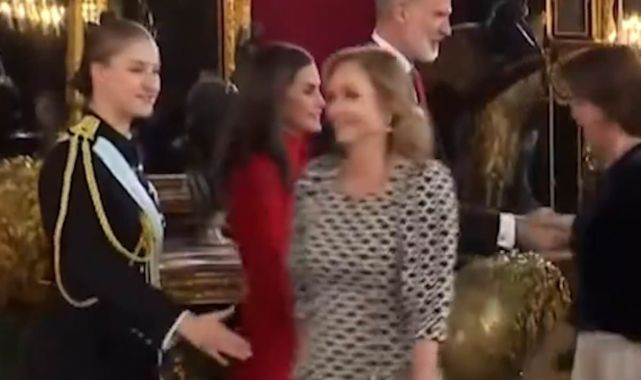 Awkward moment Princess Leonor of Spain is ignored by guests goes viral