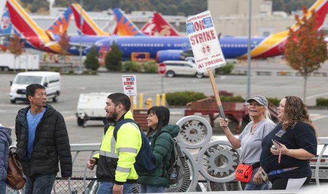 Boeing Workers Vote To Reject Wage Deal, Extend Strike - English - Www ...