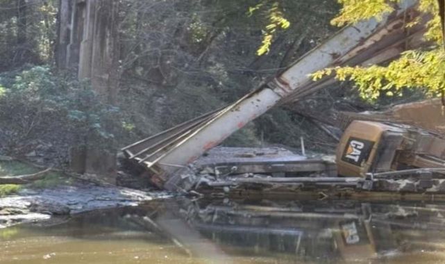 Mississippi Bridge Collapse: Three Dead And Four Critically Injured ...