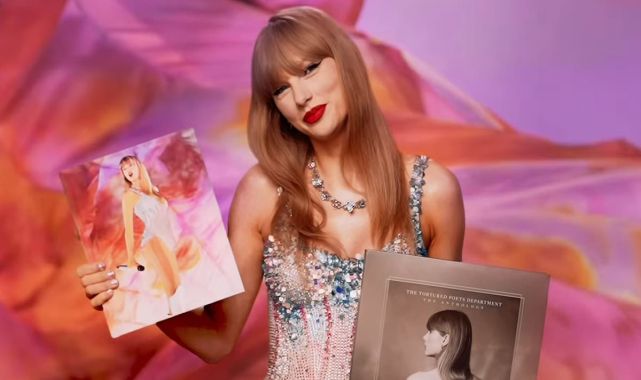 Taylor Swift Fans Outraged As Eras Tour Book Sells Eye-popping Amount ...